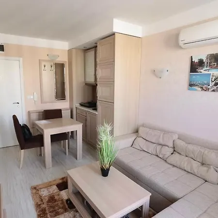 Harmony Suitеs Апартаменти *